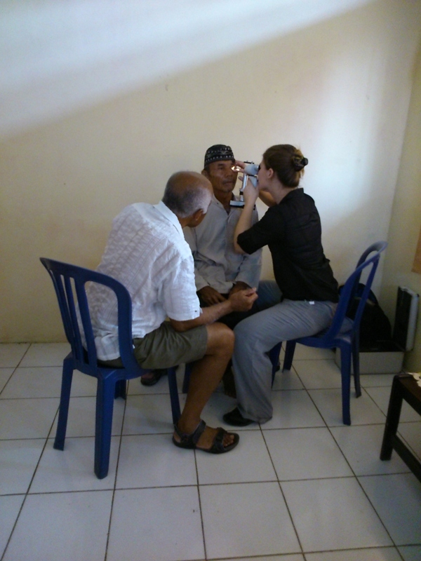 screening patiënt door arts dr. Kim